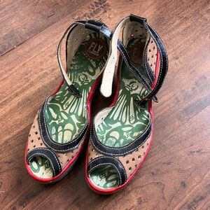Fly London Women's Ydel peep toe leather sandals size EU 41